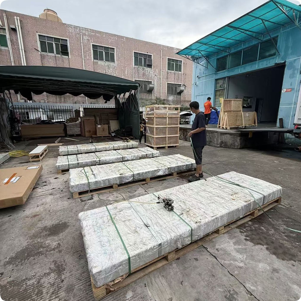 Long cargo packed and reinforced