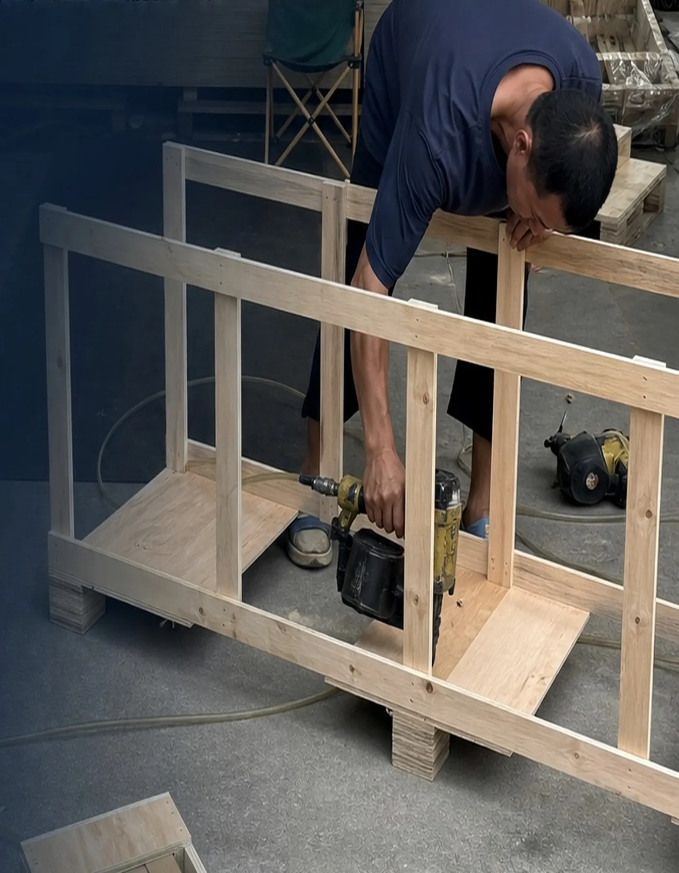 Detailed wooden packing and reinforcement for building products at HYHF